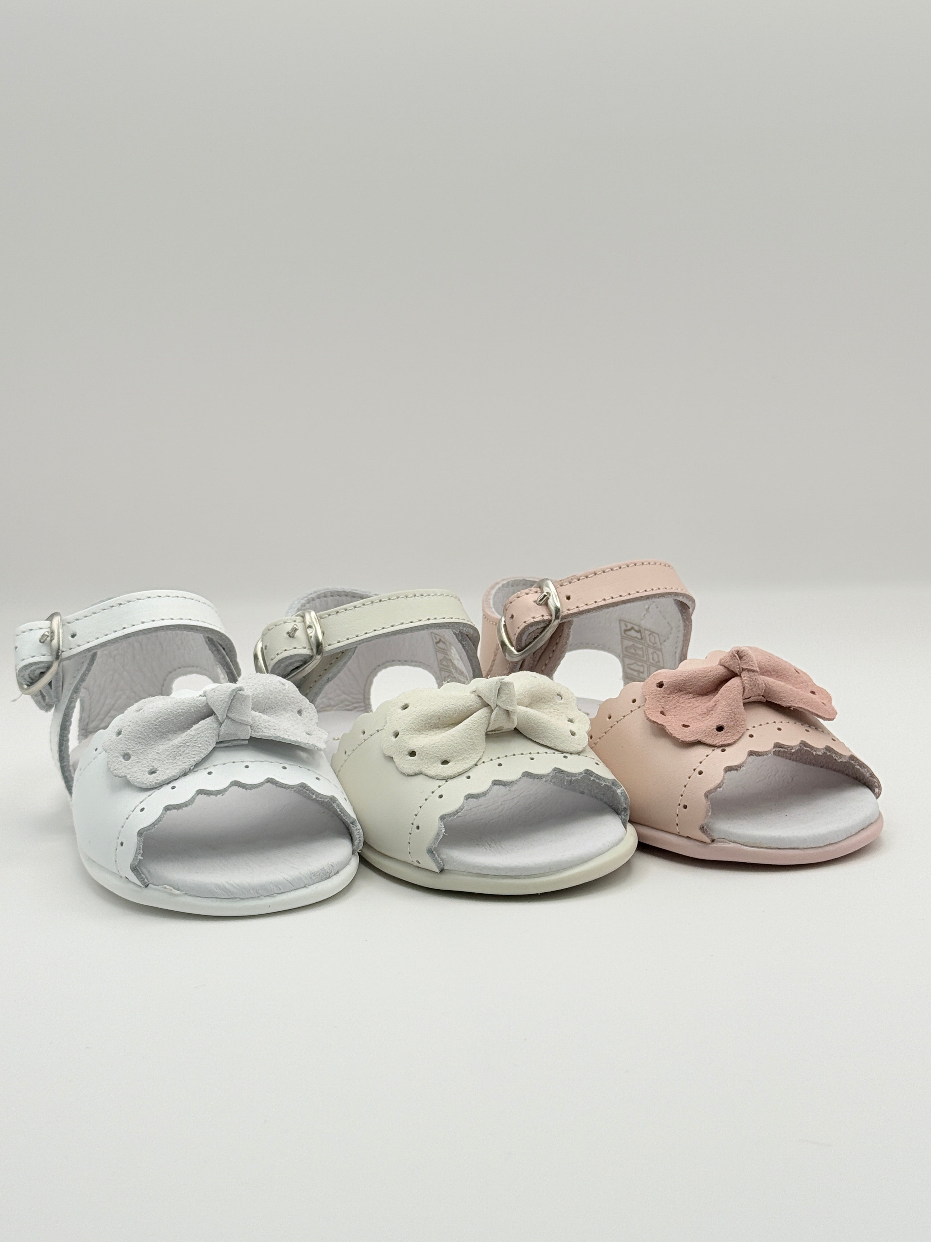 Sandal Scalloped Bow White