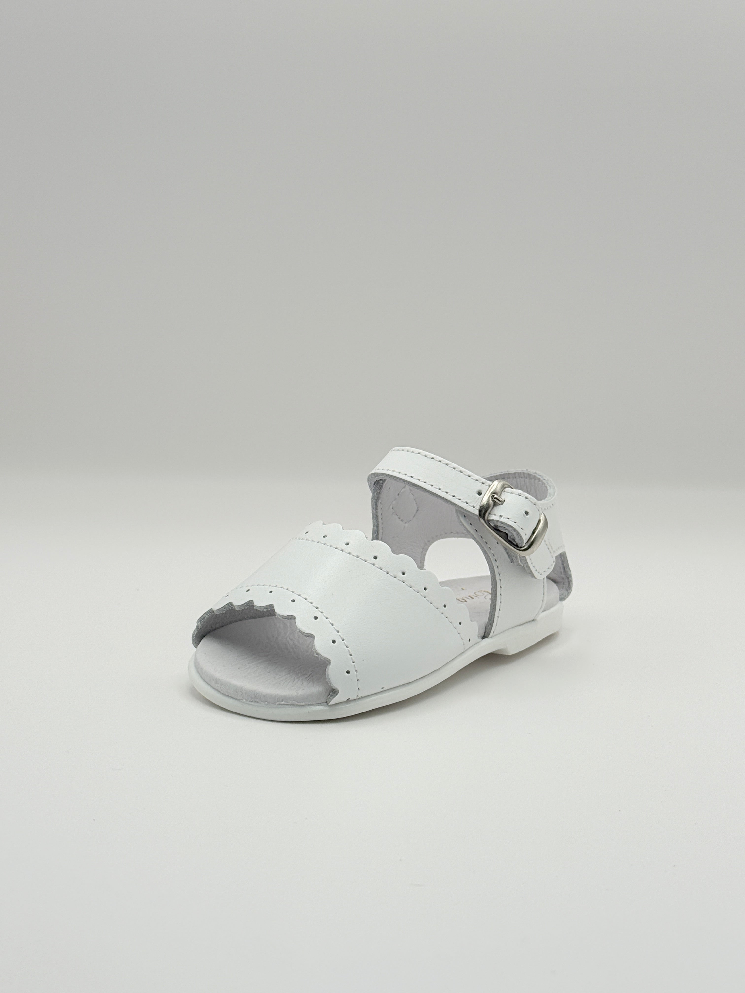 Sandal Scallop White