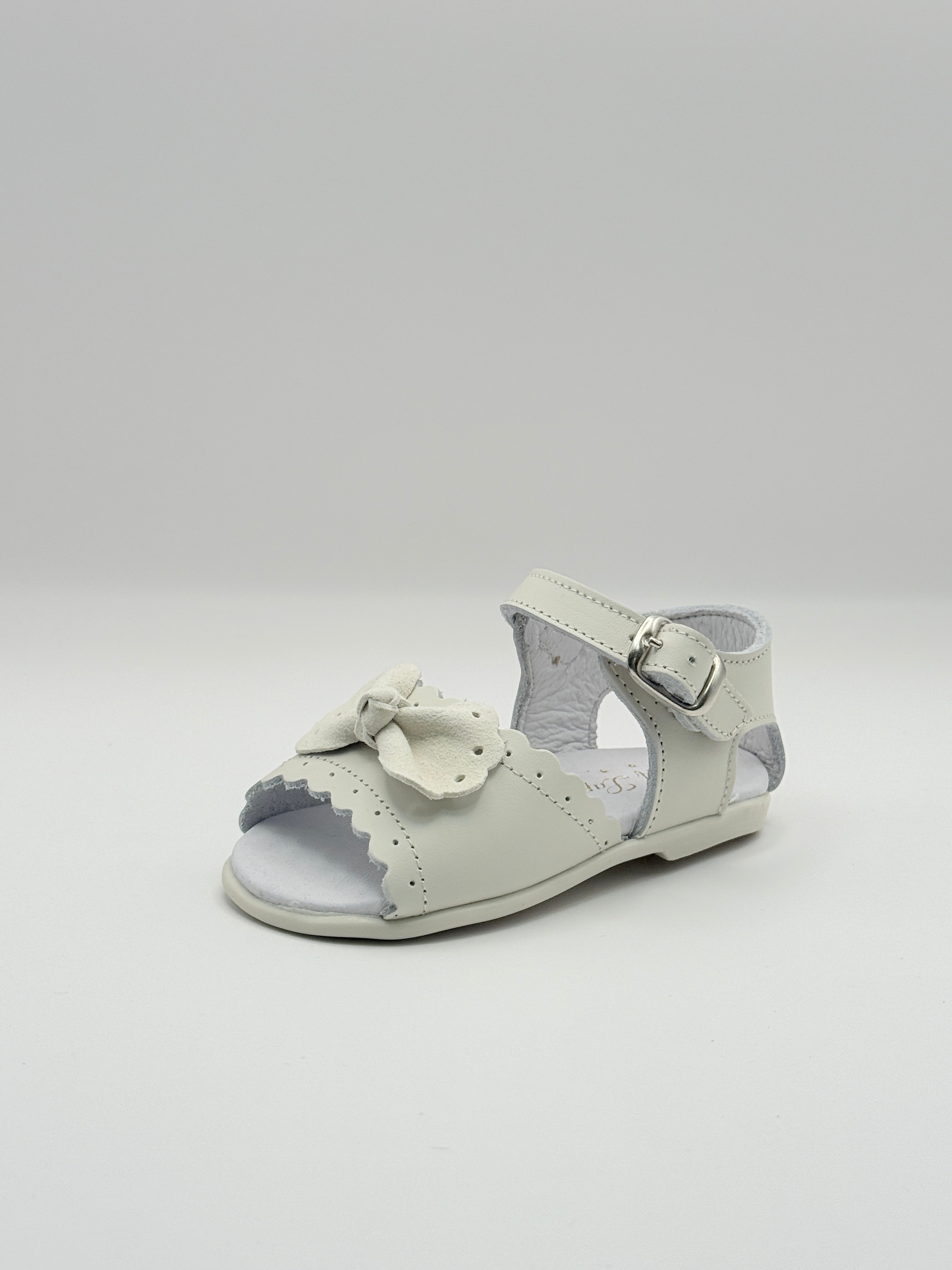 Sandal Scalloped Bow Porcelain