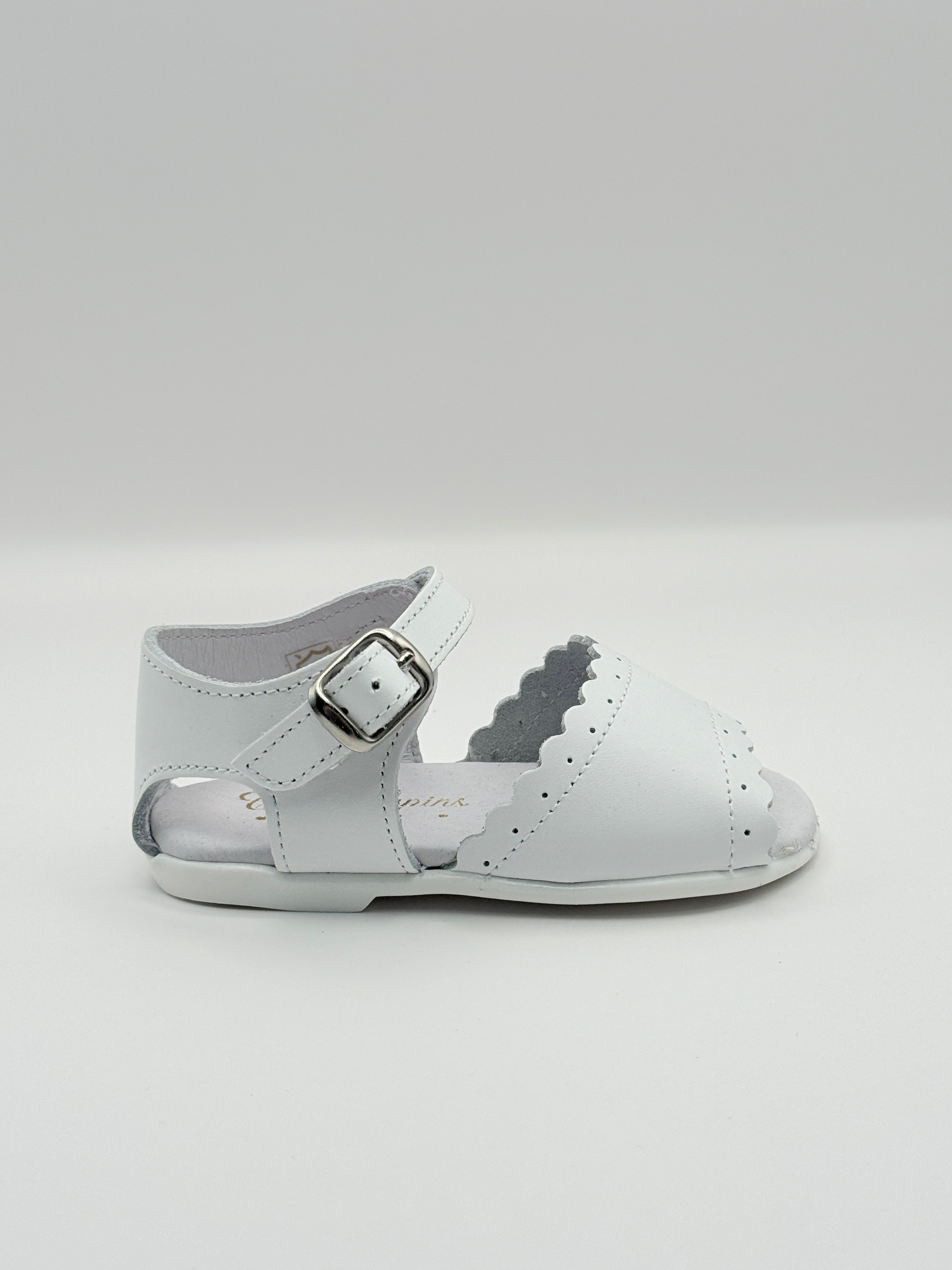 Sandal Scallop White