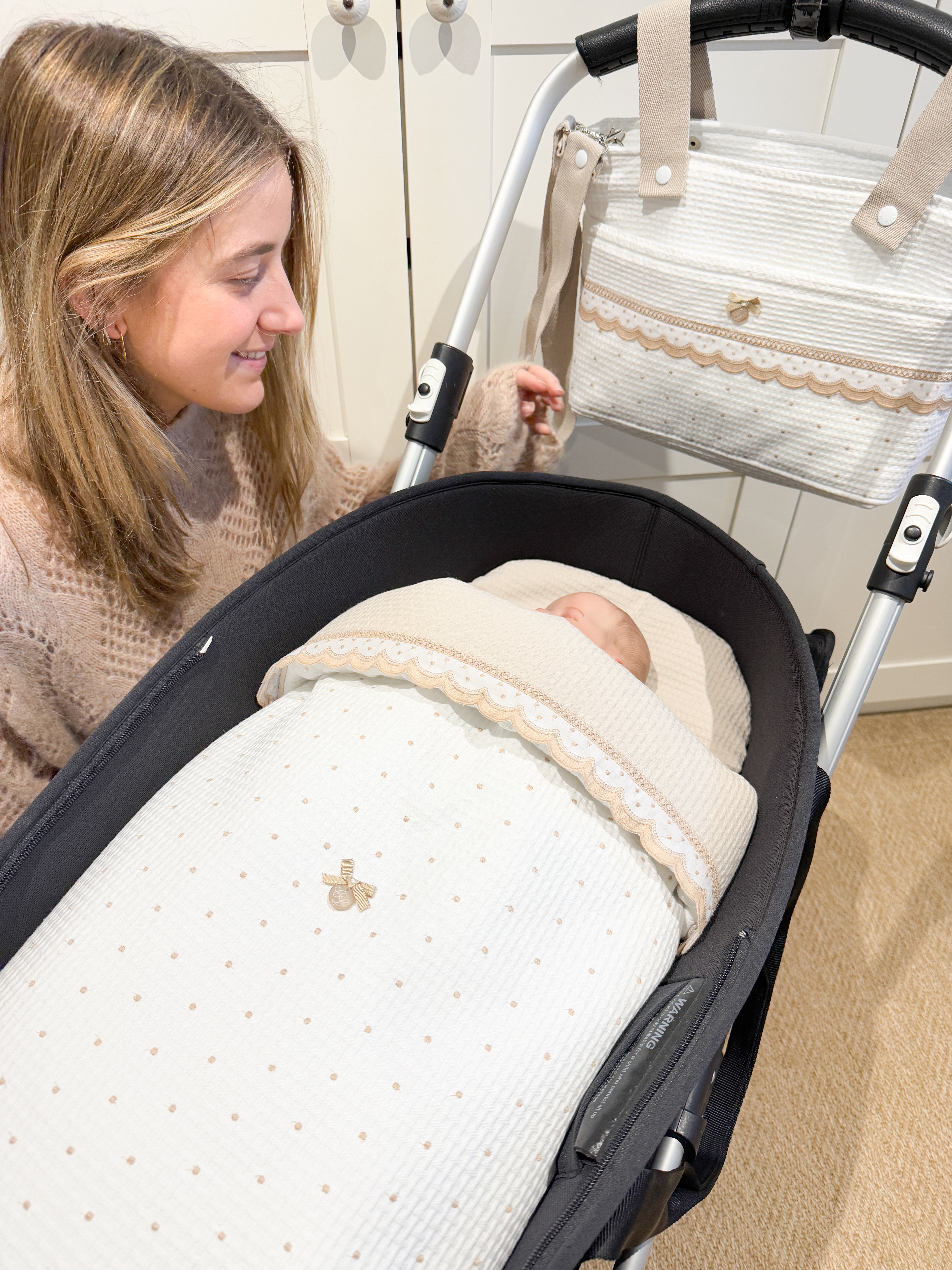 Carry Cot Dots Beige